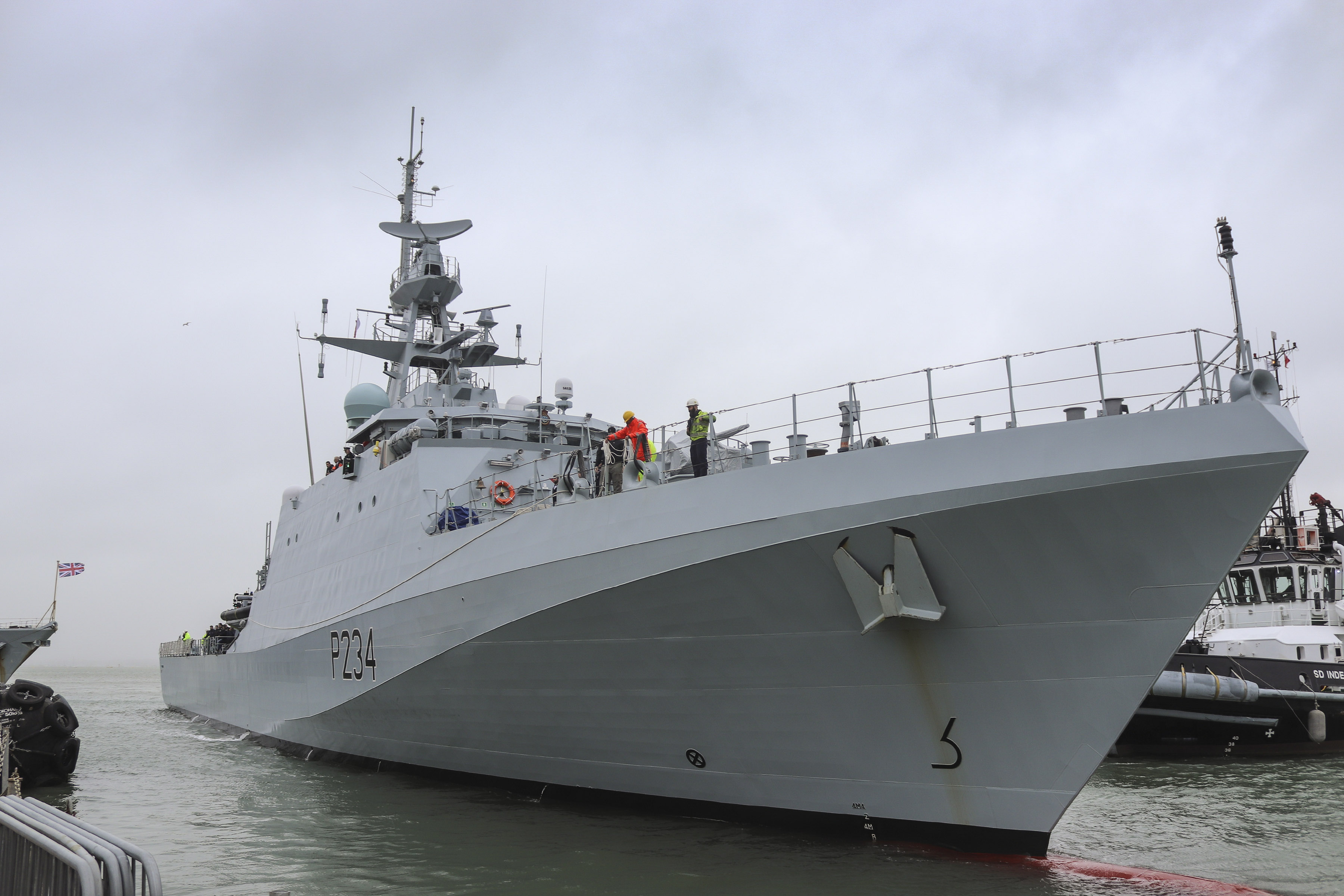 HMS Spey arrives in Portsmouth dock